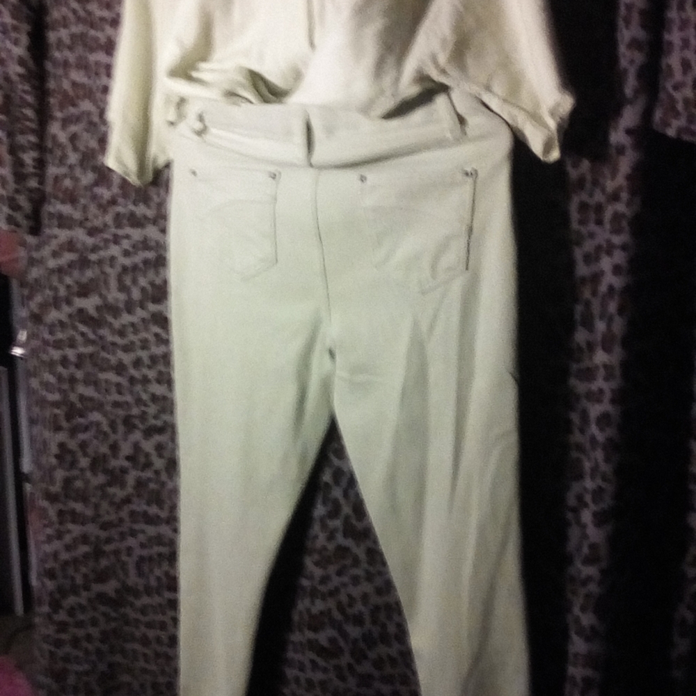 Outfit - Picture 3 of 5